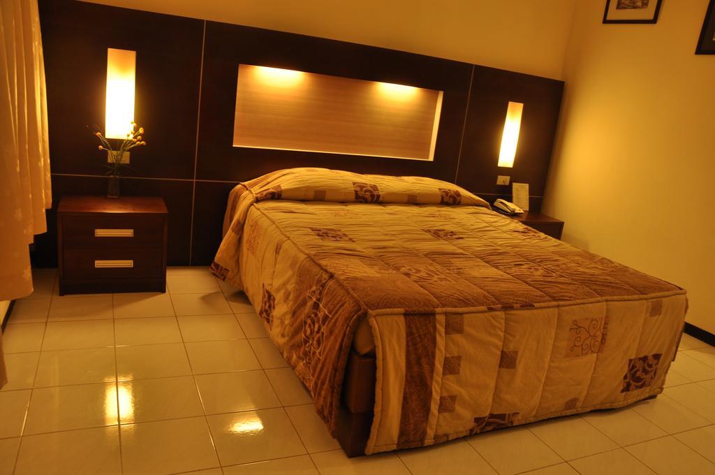 Hotel Wisanti Джокякарта Екстериор снимка