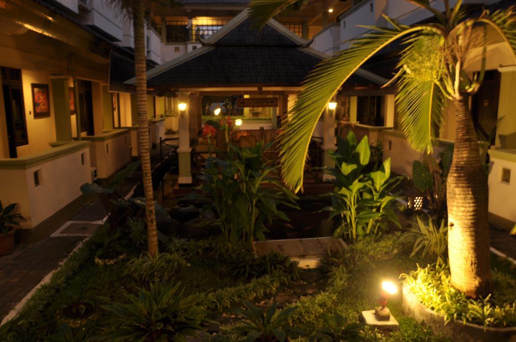 Hotel Wisanti Джокякарта Екстериор снимка