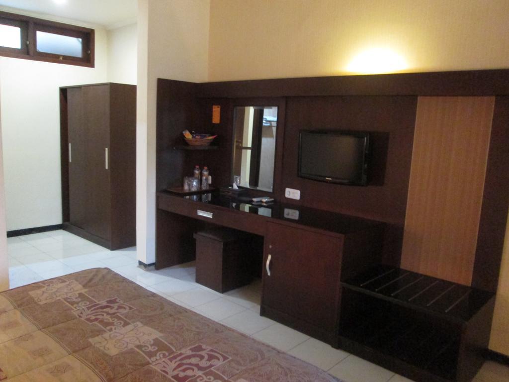 Hotel Wisanti Джокякарта Екстериор снимка