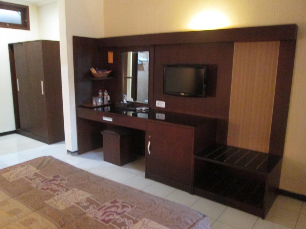 Hotel Wisanti Джокякарта Екстериор снимка