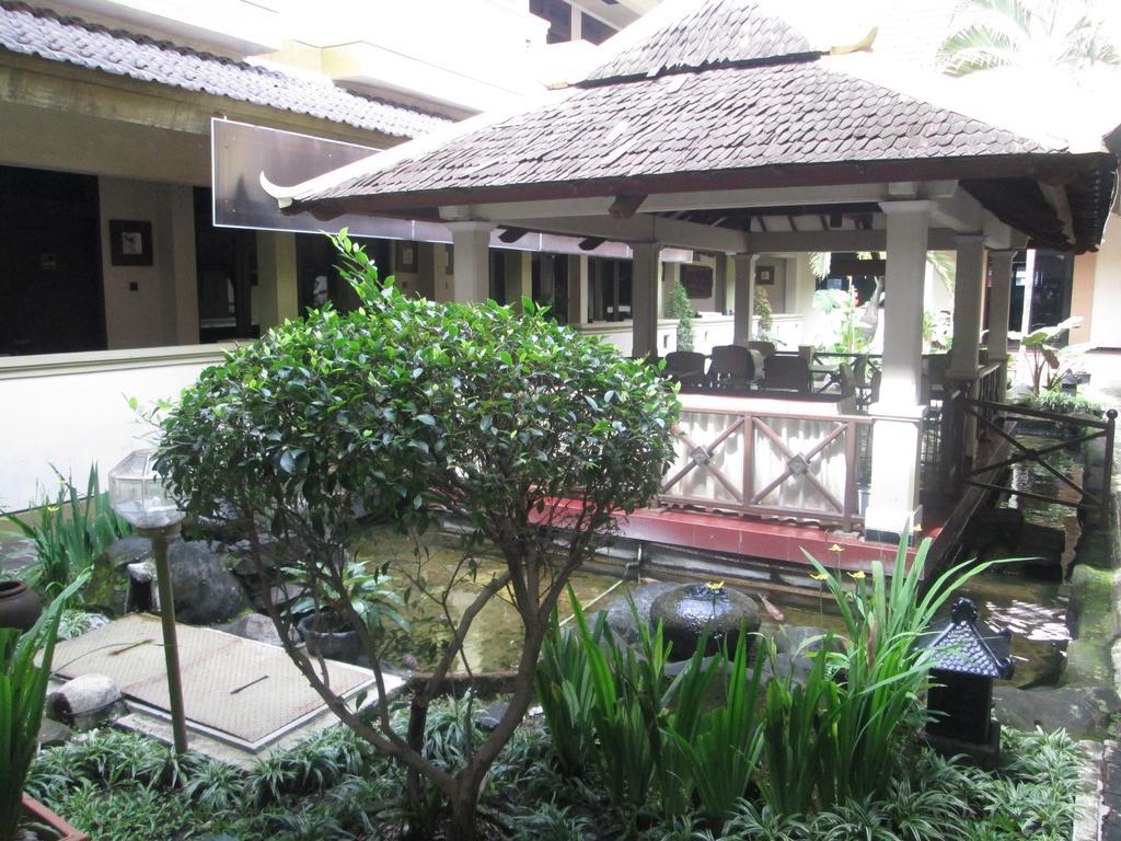 Hotel Wisanti Джокякарта Екстериор снимка